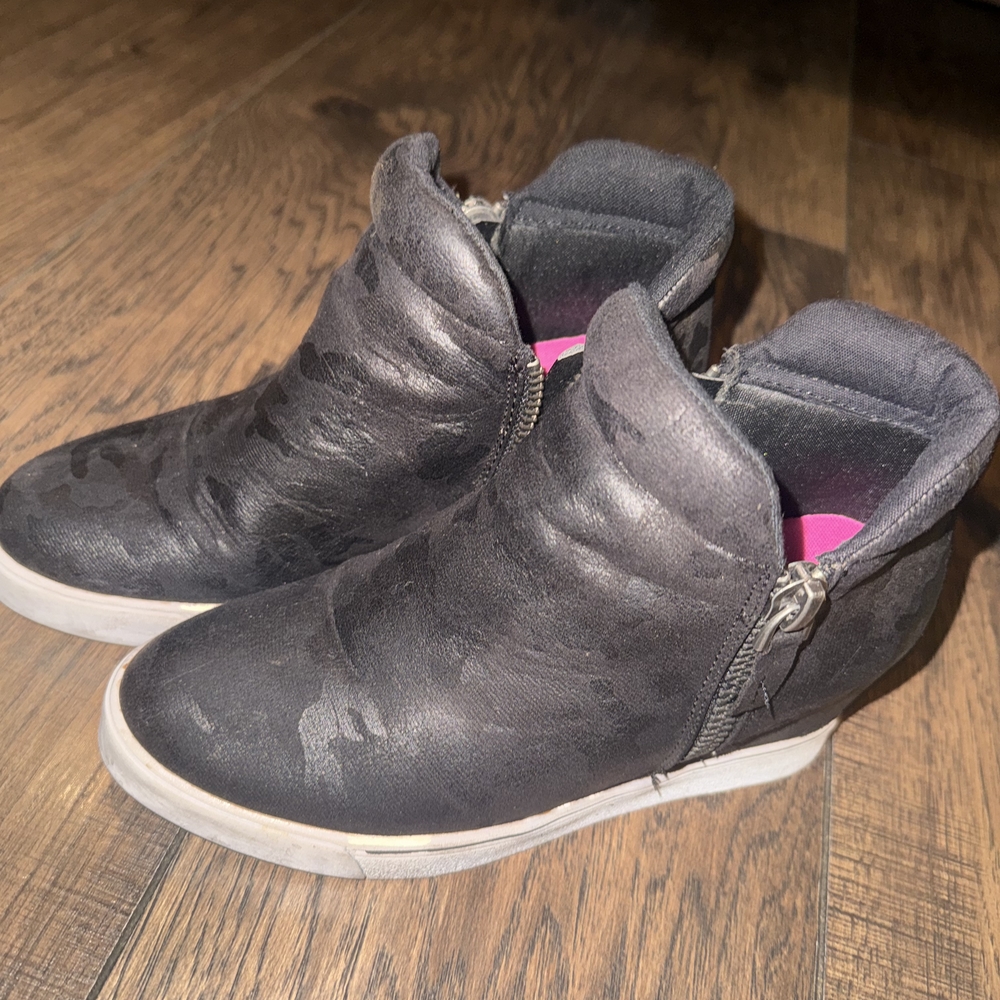 Stylish Black Women's Shoes